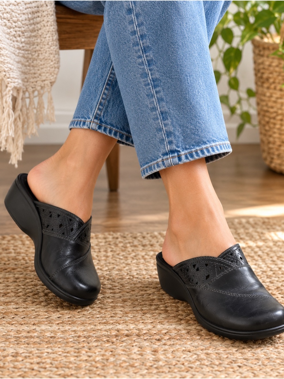Clarks Artisan Black Leather Mule Clogs 11M Slip On Comfort Cutout Wedge Shoes